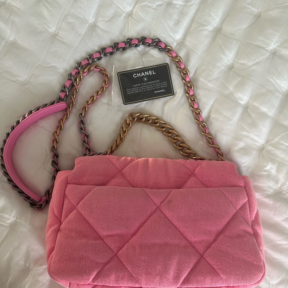 Chanel 19 Medium Pink Canvas Quilted Bag - Picture 2 of 6